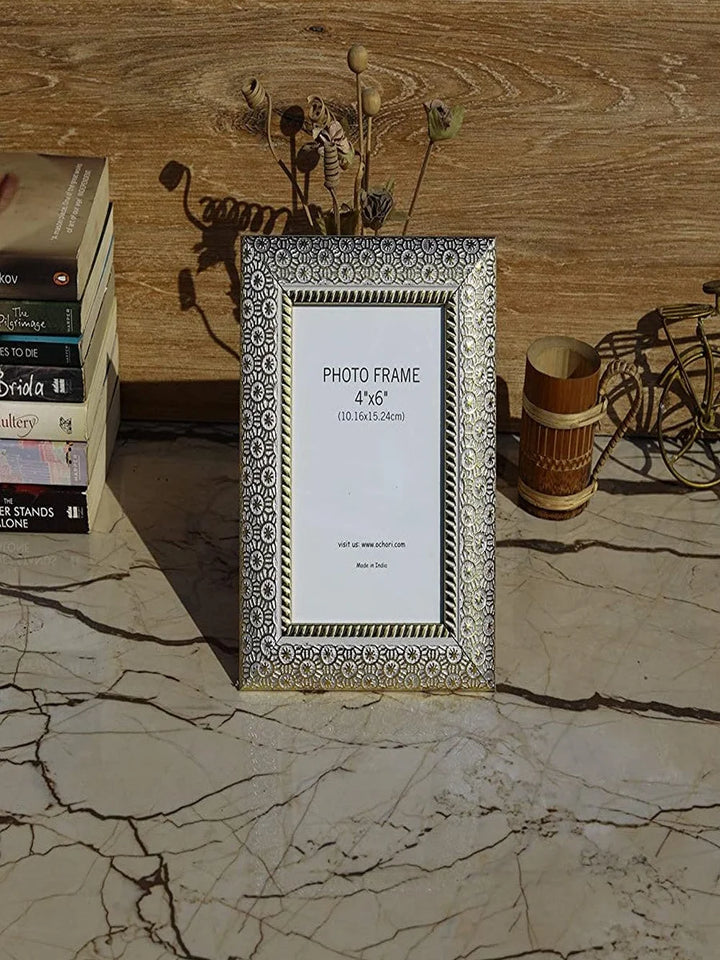 Vintage Gulley Photo Frame | Versatile Display Stand & Wall Hooks Included