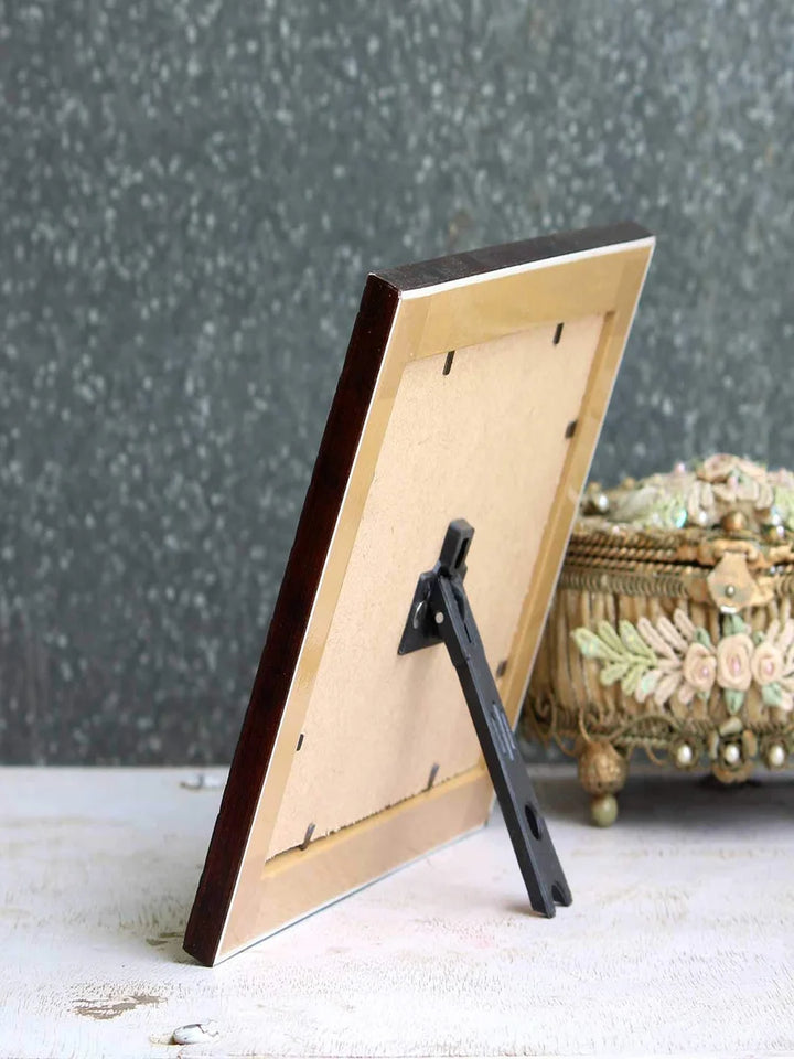 Vintage Gulley Photo Frame | Modern Art Display Stand for Memories