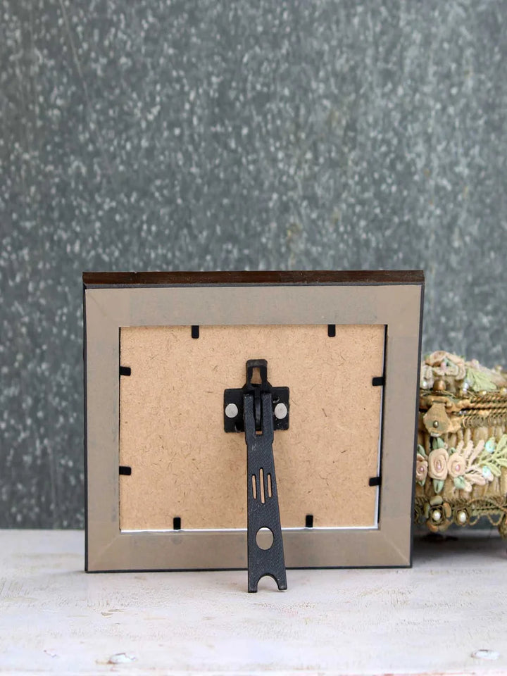 Eye-Catching Modern Photo Frame | Perfect for Home and Office Decor