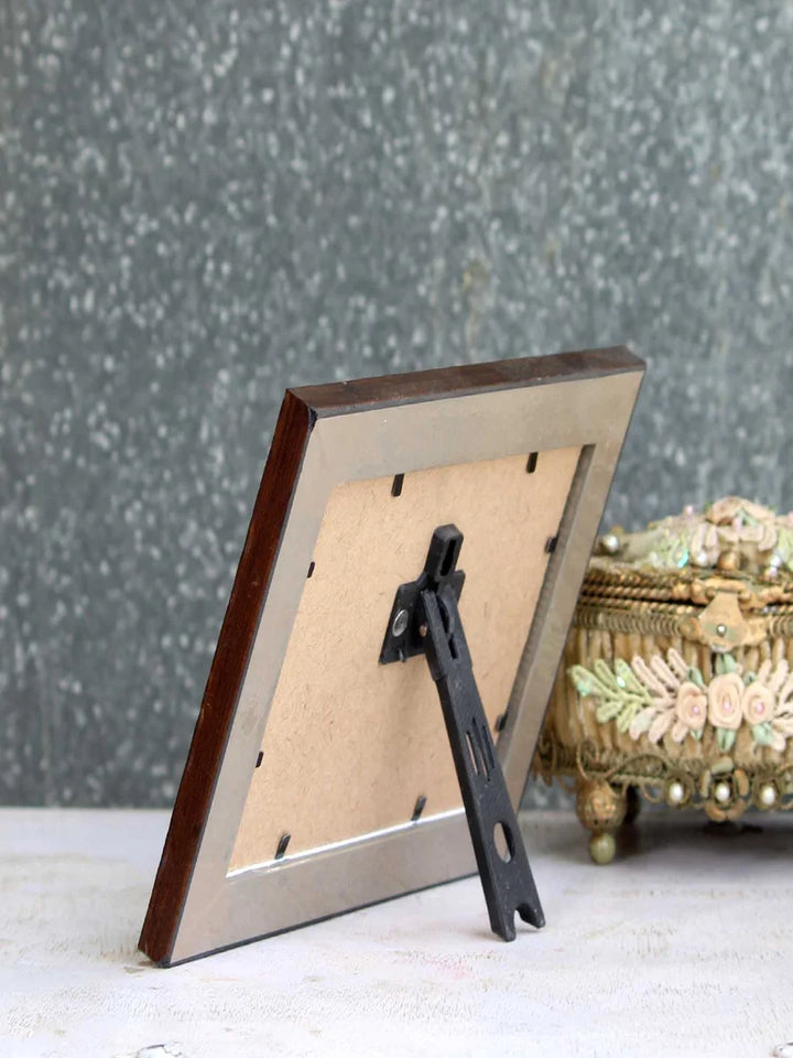 Eye-Catching Modern Photo Frame | Perfect for Home and Office Decor